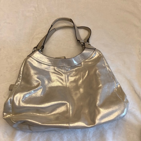 Coach Gold handbag F17092  used once (like new) - Picture 2 of 4